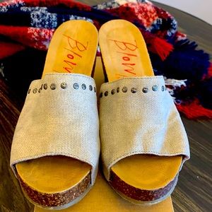 Studded Blowfish Wedge